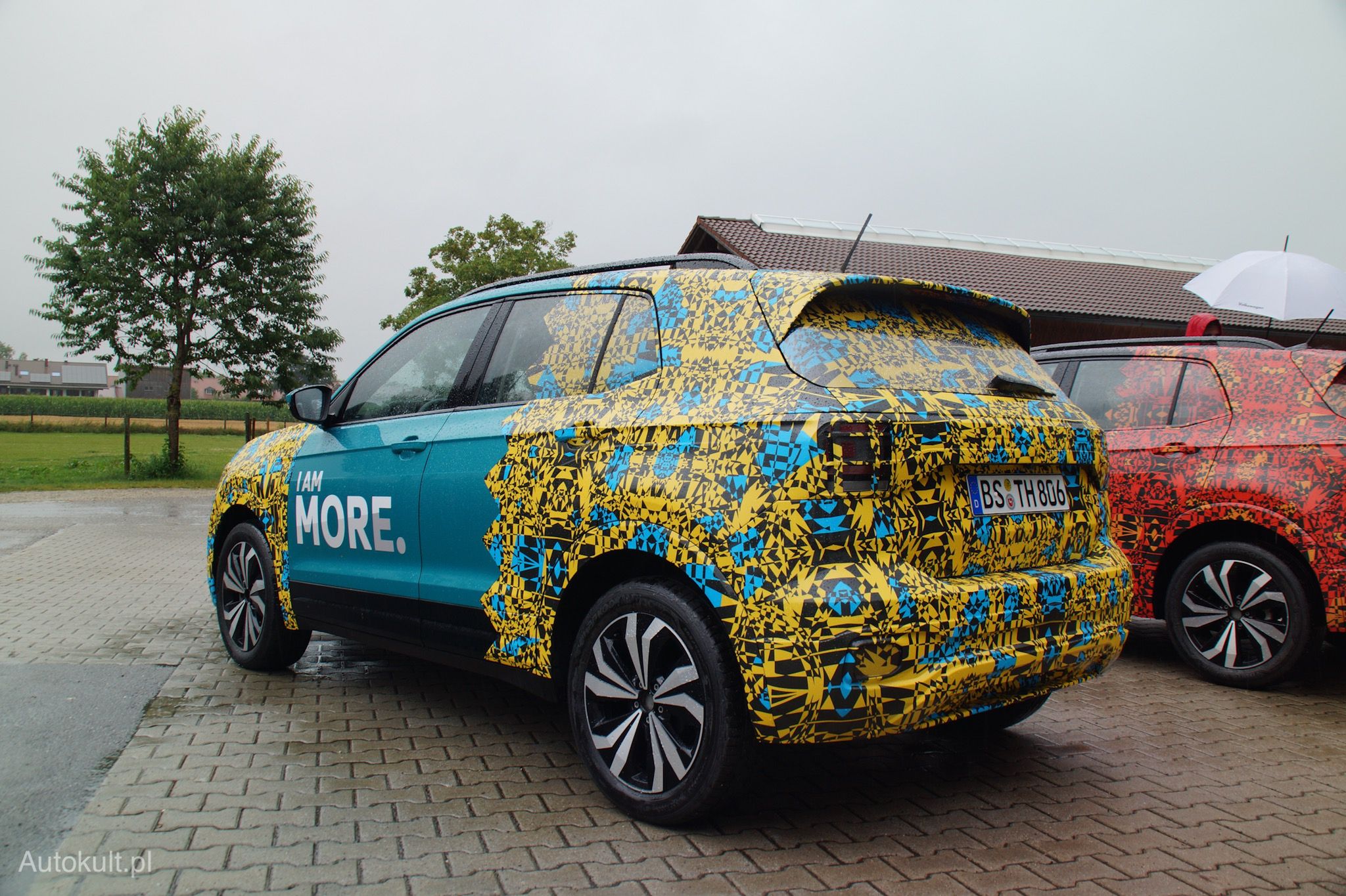 Docelowo T-Cross będzie dostępny w 12 kolorach. Opcjonalnie będzie można je łączyć z czarnym, kontrastowym dachem.