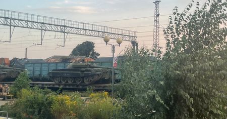 W Rosji trwa mobilizacja. Pojawia się też więcej czołgów T-62