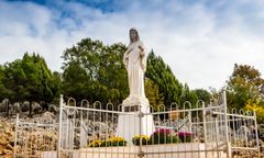 Madonna płakała krwawymi łzami. Afera z cudowną figurą