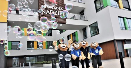 Wrocław. Niespodziewani goście w Przylądku Nadziei. Policjanci i żołnierze spisali się na medal
