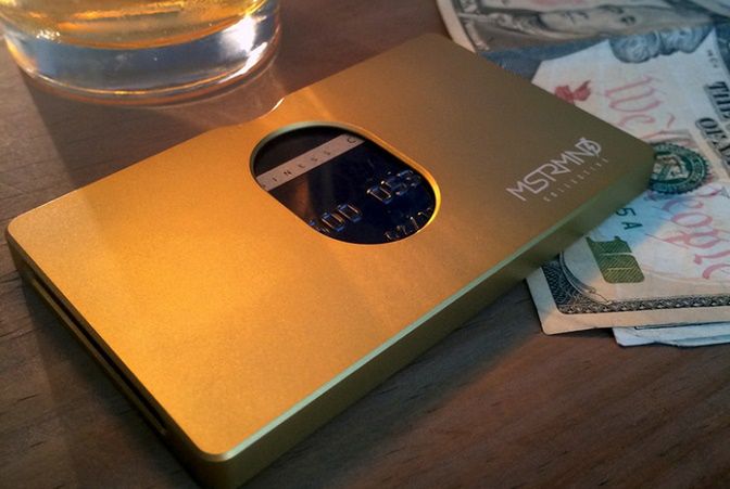 APEX Wallet: nowoczesny portfel podbija Kickstartera. Wypchane, skórzane przechodzą do lamusa - cieszycie się?