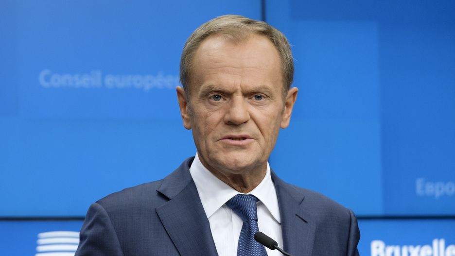 Nowe obostrzenia od 12 lutego. Donald Tusk o otwarciu kasyn: "Kłamią, czyli biorą"