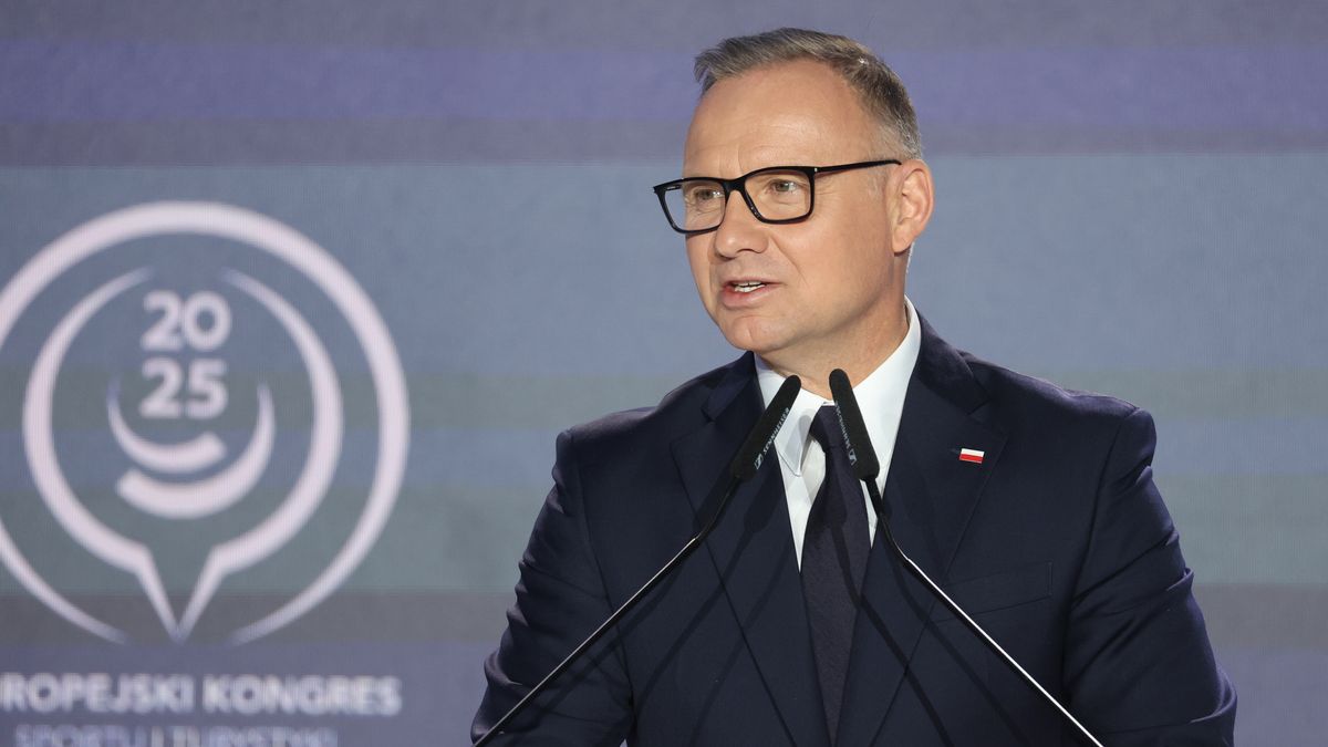 Zakopane, 06.05.2025. Prezydent Andrzej Duda przemawia podczas 3. Europejskiego Kongresu Sportu i Turystyki, 6 bm. w Zakopanem. W kongresie biorą udział działacze, trenerzy, sportowcy oraz osoby ze świata mediów, biznesu i polityki. (gj) PAP/Grzegorz Momot