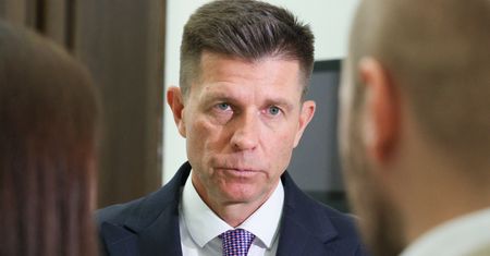 Ryszard Petru podpisał umowę. W Wigilię idzie na kasę