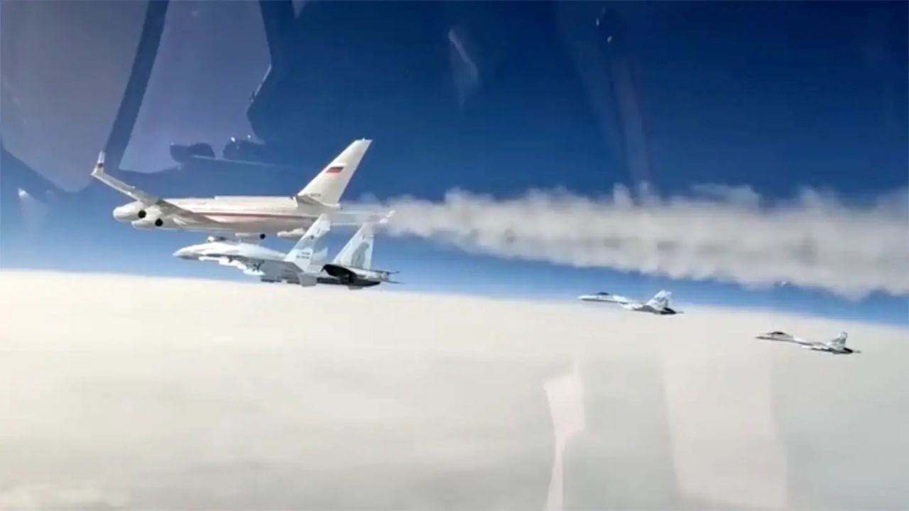 Uzbrojona eskorta Putina. Prezydent Rosji lata po świecie w towarzystwie Su-35S