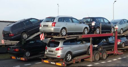 Na granicy z Ukrainą znów kolejki. Tym razem ze sprowadzanymi samochodami