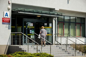 Najniższa emerytura w Kujawsko-Pomorskiem to 6 groszy brutto. Więcej kosztuje jej przekazanie przez ZUS
