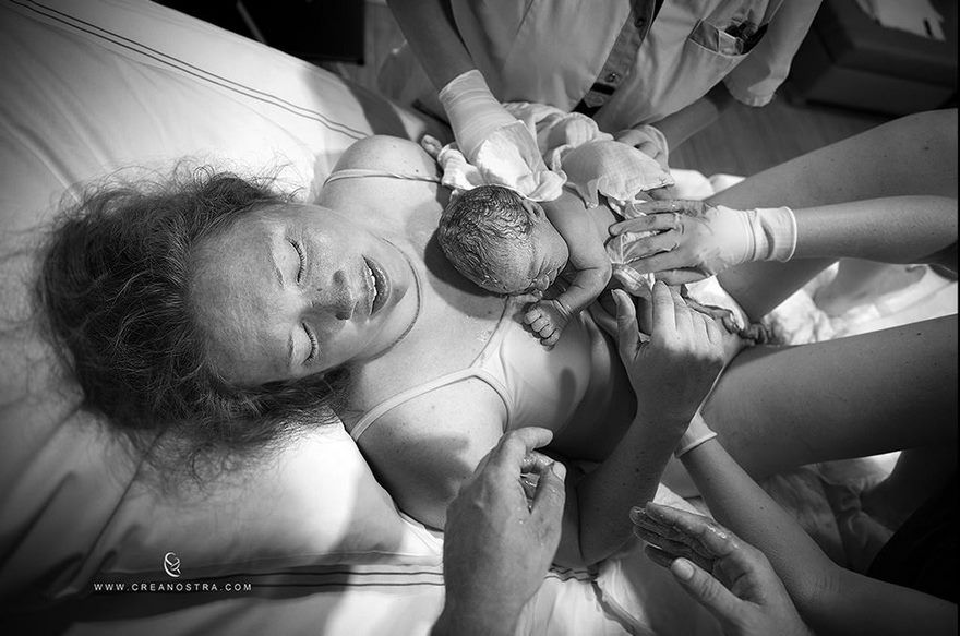 Tak rodzą kobiety. Niesamowite zdjęcia z porodów, które zebrano i wyróżniono w największym tego typu konkursie fotograficznym na świecie 39