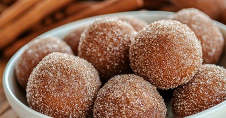Mięciutkie cynamonowe kuleczki. Robi się szybciej niż cynamonki, a są równie pyszne