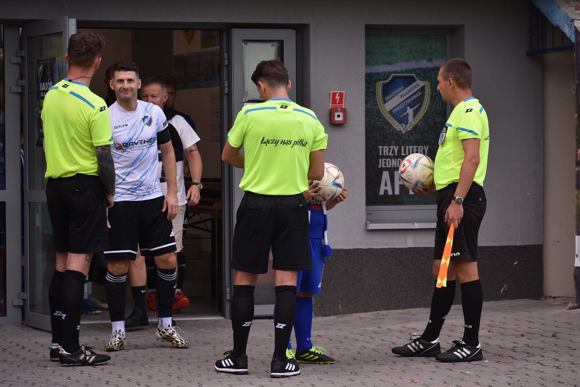 Proszowianka (jasne stroje) pokonała KS Olkusz 5:2