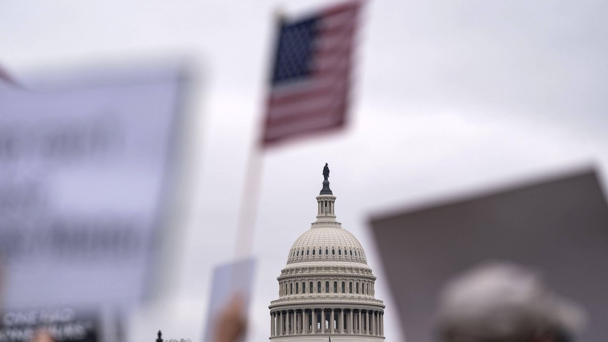 Veterans and Activists Participate in Rally Against Budget Cuts, Trump and DOGE on the National Mall
The U.S. Capitol Dome is seen during the "NowDC" rally against the Trump administration's proposed cuts to Social Security, federal job losses of veterans, the pardoning of January 6 rioters and the reductions in veterans' healthcare costs on the National Mall in Washington, DC on Friday, March 14, 2025. The rally, organized by Fourteenth Now, is calling for Trump to be removed from the White House over his alleged actions during January 6 at the Capitol in 2021. Photo by Bonnie Cash/UPI Photo via Newscom
Dostawca: PAP/Newscom
BONNIE CASH
Government, Politics, Capitol Hill, washington, DC, DOGE, Vetera, protest