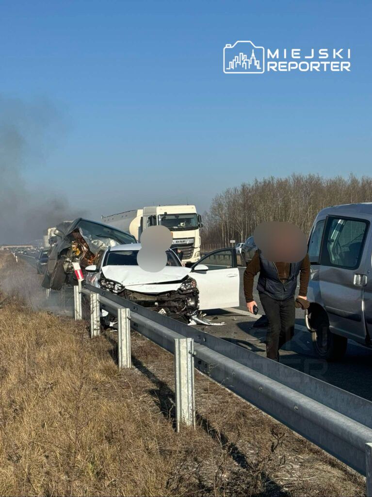 Poważny wypadek na S17. Auta stanęły w ogniu