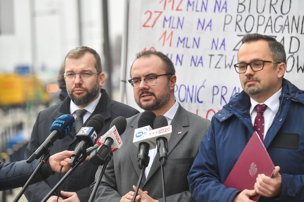 Posłowie PiS w CPK. "Ekspertyz żadnych nie ma"
