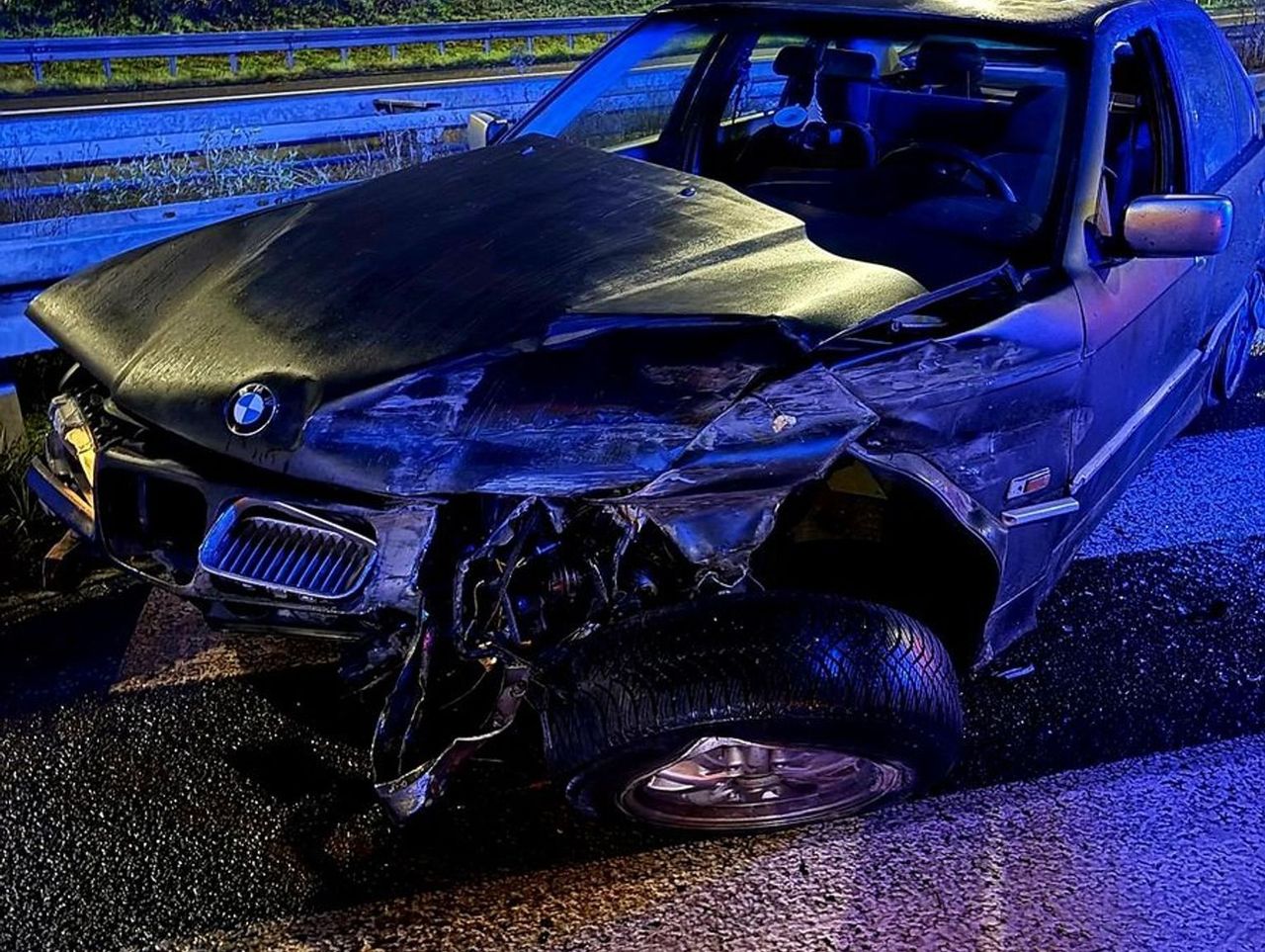 Katowice: Rozbite BMW na autostradzie A4. Zginął 19-letni kierowca