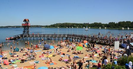 Dąbrowa Górnicza. Tłumy na plaży nad Pogorią. Ruszył letni sezon