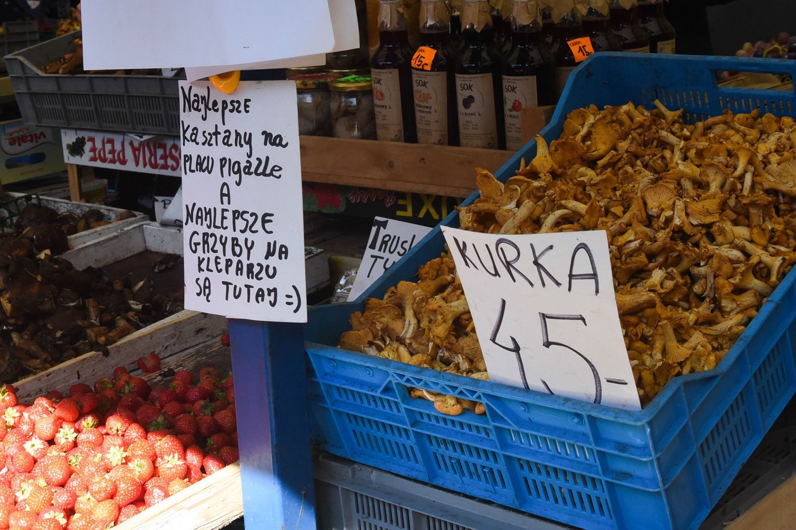 Grzyby na bazarach można dostać w różnej cenie.