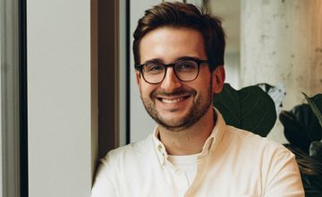 Mateusz Krogulec po 13 latach żegna się z DDOB. Sprzedał udziały