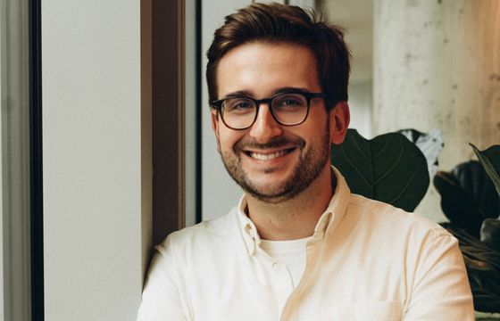 Mateusz Krogulec po 13 latach żegna się z DDOB. Sprzedał udziały