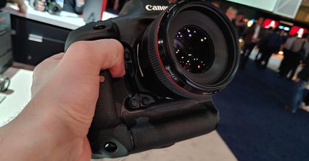 CES 2020: Zdjęcia z premier Nikona i Canona prosto z Las Vegas