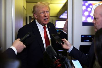 "Cła w wysokości 100 procent". Donald Trump zagroził Kanadzie za współpracę z Chinami