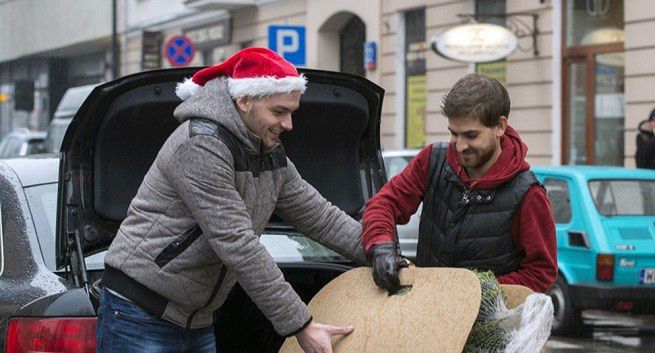 Uber dostarczy użytkownikom świąteczną choinkę w siedmiu polskich miastach