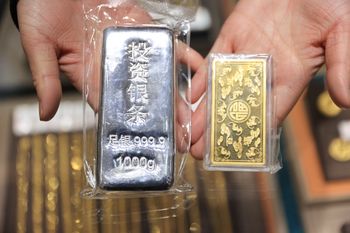 Złoto i srebro staniały na potęgę. Takiej korekty nie było od lat 80.