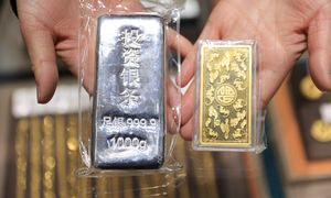 Złoto i srebro staniały na potęgę. Takiej korekty nie było od lat 80.