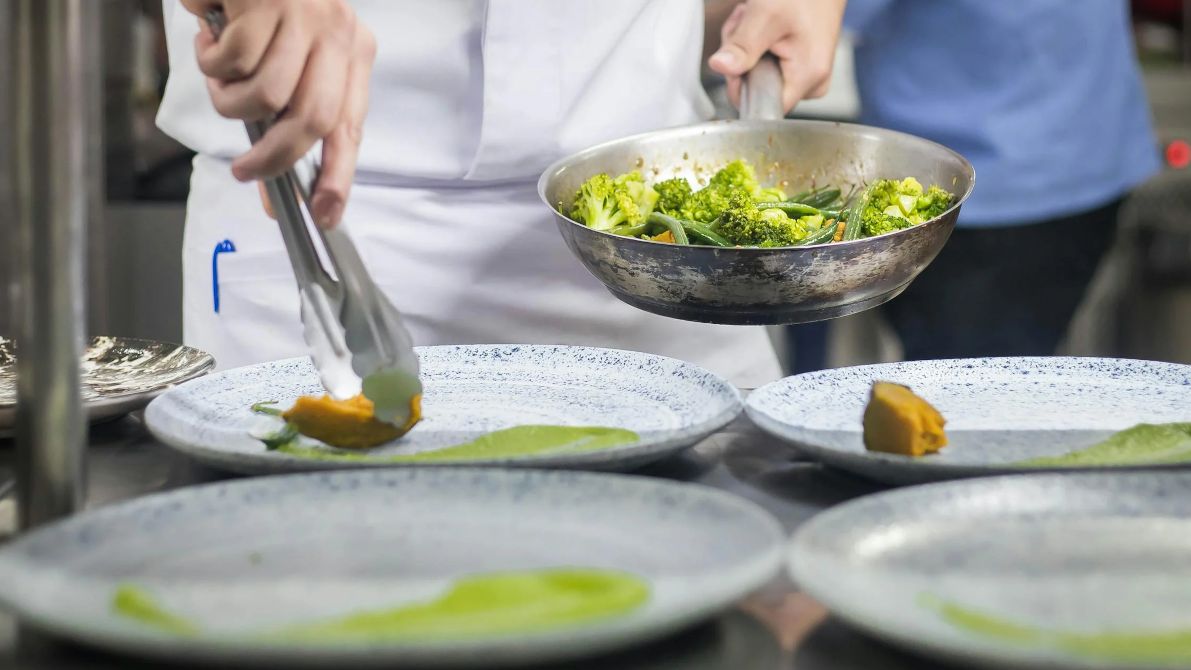 Przygotowywanie posiłków w kuchni