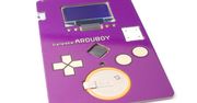 Arduboy. Wizytówka, na której można grać