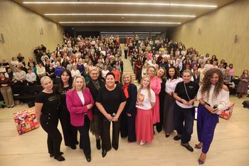 Katowice: "OdNowa" - kobiecość, siła i rozmowa bez tabu. O menopauzie z empatią i błyskiem