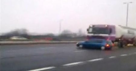 Śmiertelnie niebezpieczna jazda [wideo]