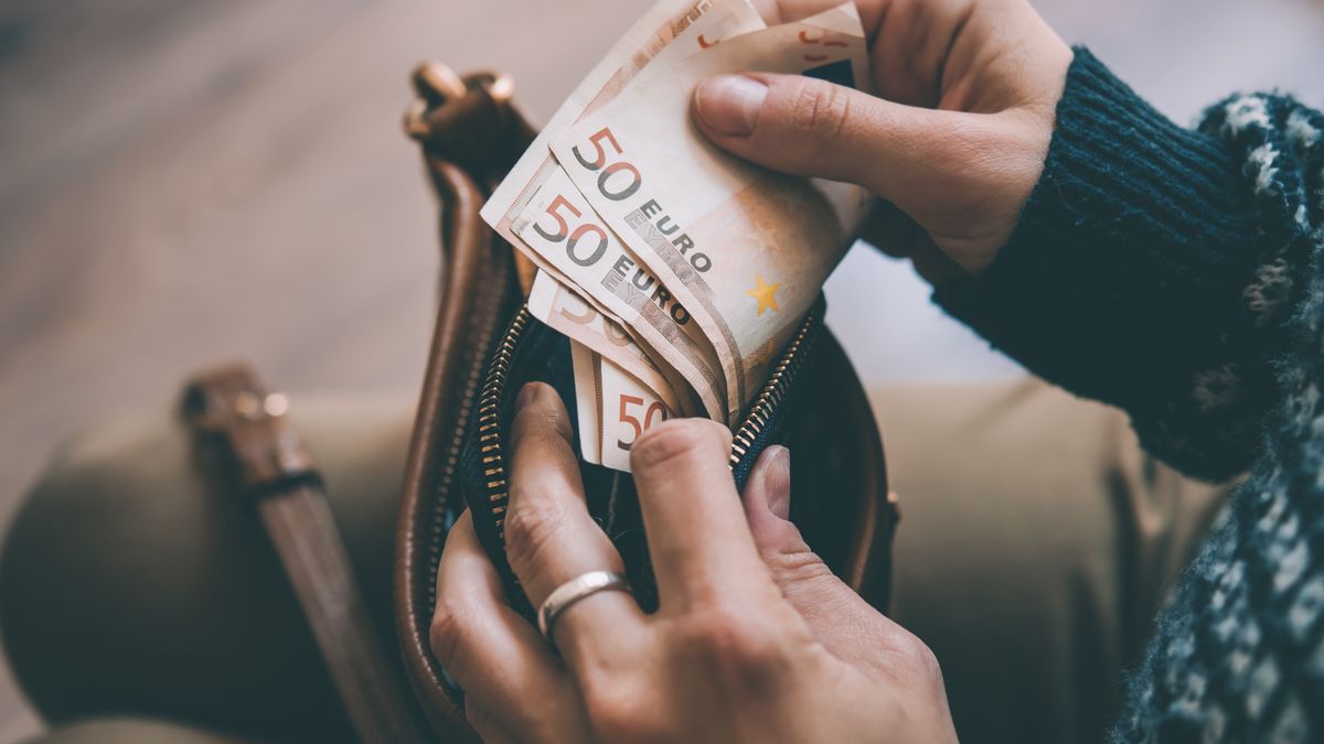 Girl's hands holding dollar bills, small money pouch and leather bag. Toned picture
Europe, bag, banknote, bankrupt, bill, budget, business, businessman, buy, cash, collapse, colored, crisis, currency, devaluation, economic, euro, european, exchange, finance, fluctate, hand, holding, investment, loss, low, market, matte, money, negative, poor, pouch, purse, rate, recession, retro, salary, savings, shopping, toned, wallet, wealth