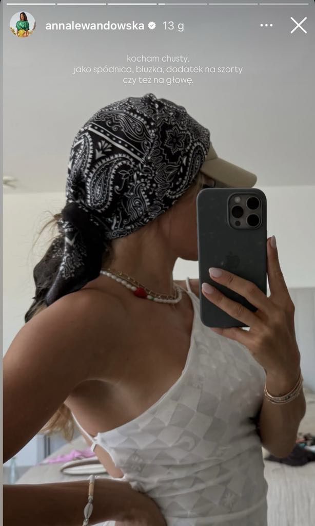 Tak Anna Lewandowska wykorzystuje chustkę w stylizacjach