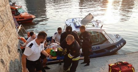 Wrocław. Policjanci uratowali tonącą kobietę. Topiła się w Odrze
