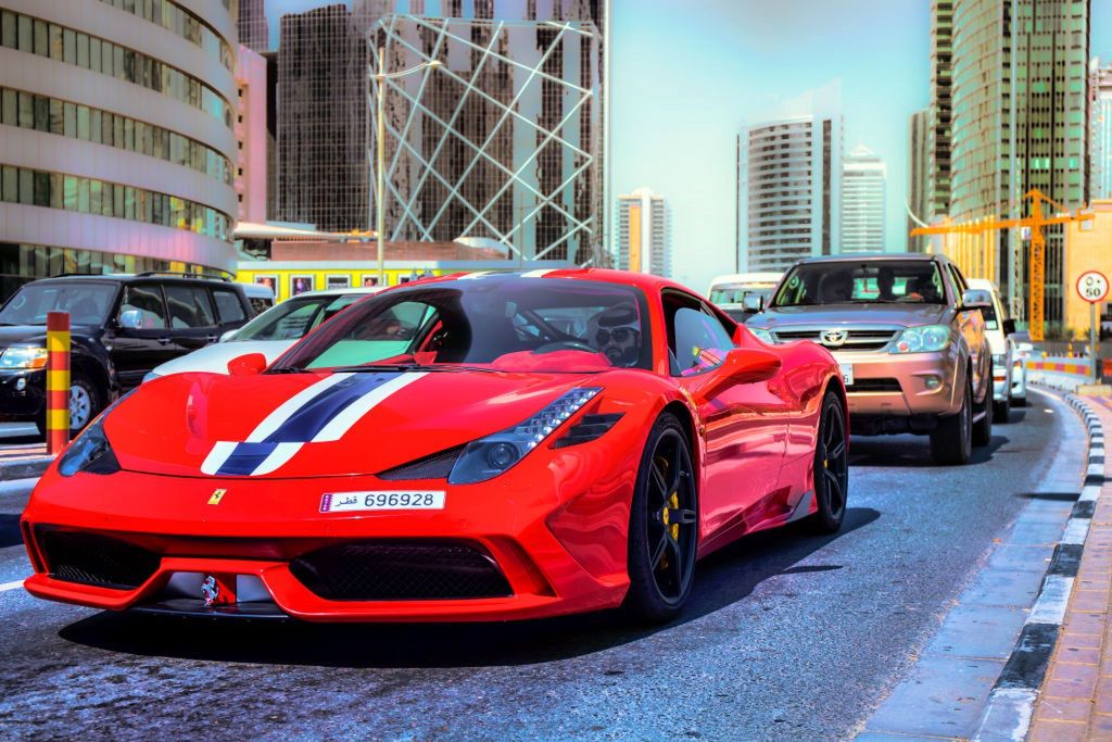 Akcje firm motoryzacyjnych lecą na łeb na szyję. Najmniej traci...Ferrari