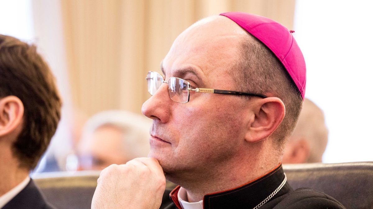 Prymas Polski odpiera zarzuty biskupa Janiaka