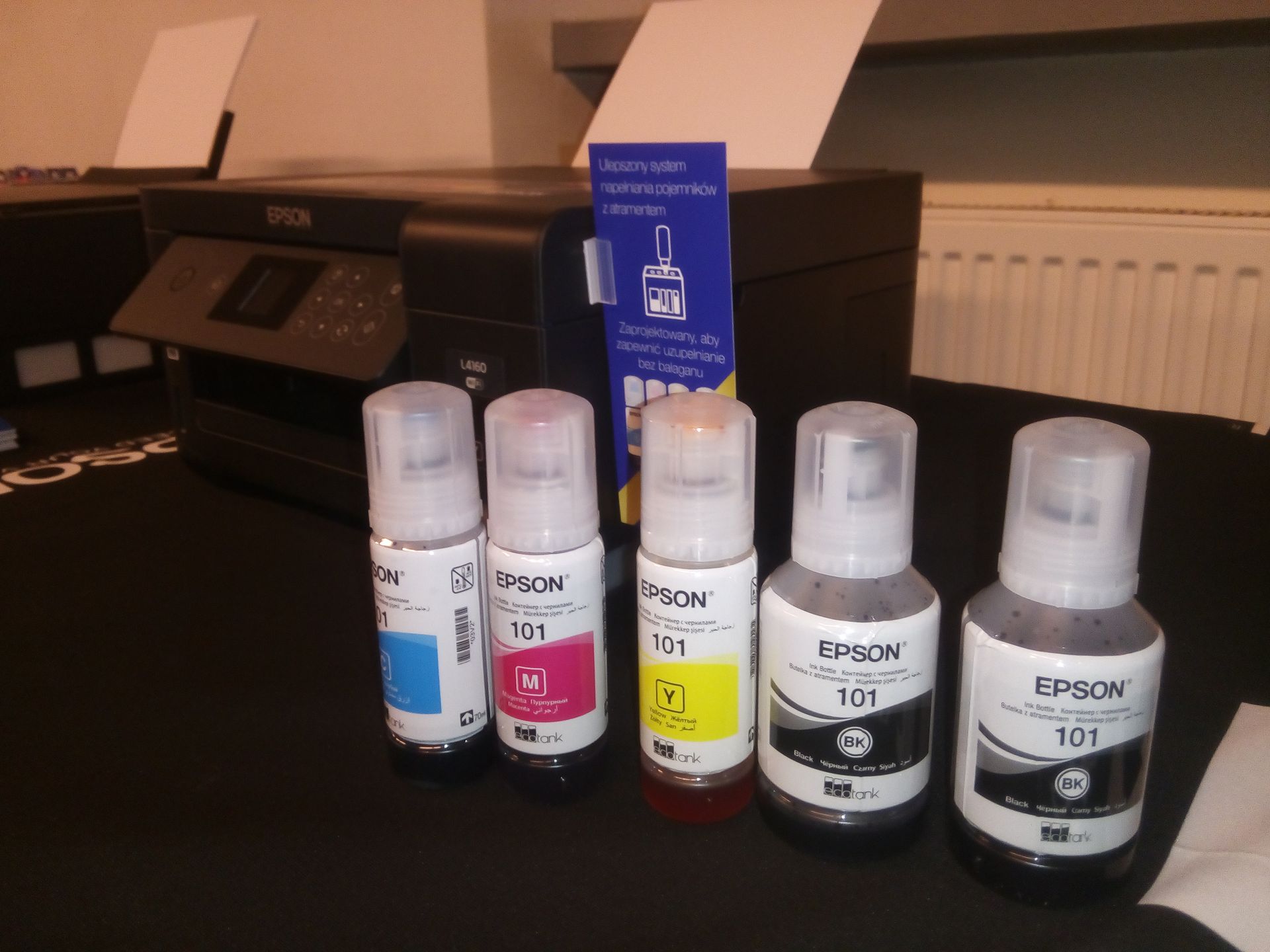 Buteleczki do uzupełniania, które uniemożliwiają rozlanie atramentu