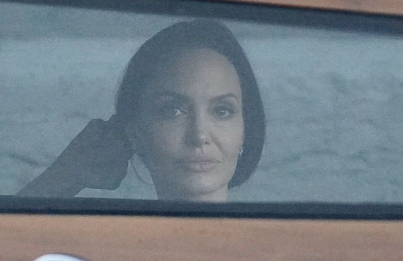 Angelina Jolie podróżuje wodną taksówką po Wenecji