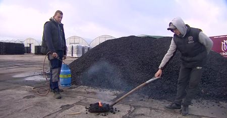 Węgiel się nie palił, dostawca uznał reklamację ogrodnika. “Wadliwy towar będzie zabrany z naszej firmy”