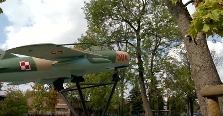Odnowili odrzutowiec z przełomu lat 50 i 60. Stanął w Parku Militarnym Muzeum Wojska w Białymstoku