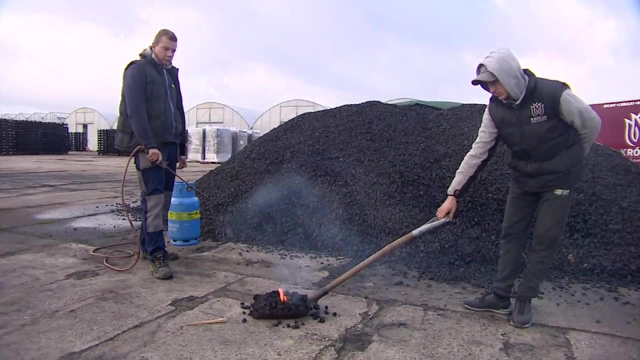 Węgiel się nie palił, dostawca uznał reklamację ogrodnika. “Wadliwy towar będzie zabrany z naszej firmy”