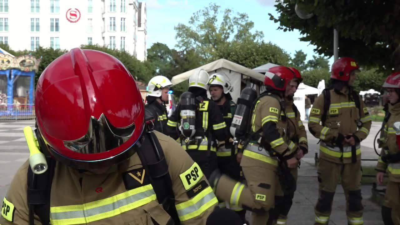 Wspinaczka w pełnym rynsztunku. Hołd dla strażaków poległych w zamachu na World Trade Center