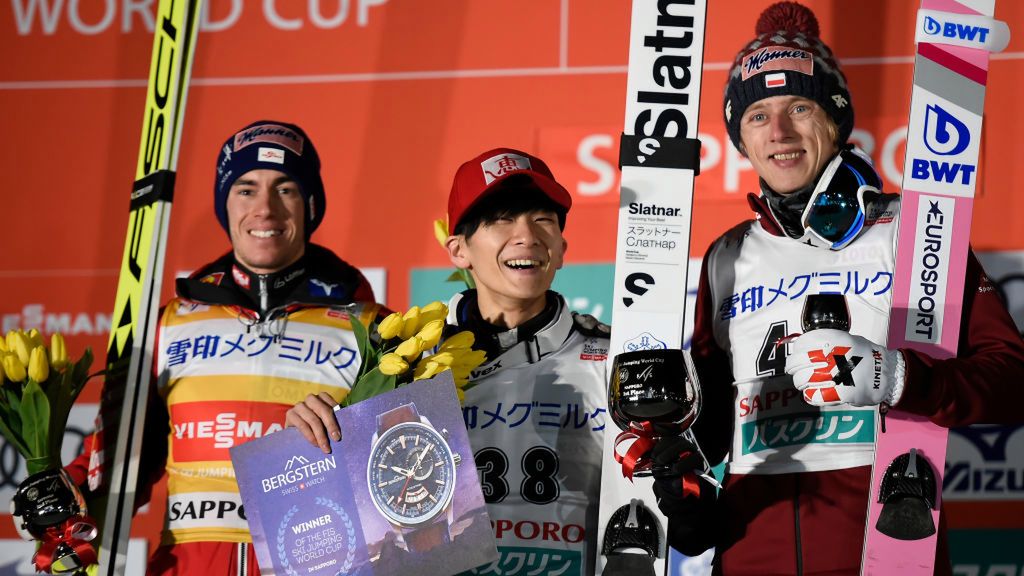 podium zawodów w Sapporo Od lewej: Stefan Kraft, Yukiya Sato i Dawid Kubacki