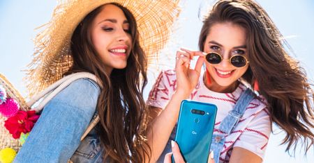 LG Q60 - fotosmartfon dla Social Animals (cena, specyfikacja)