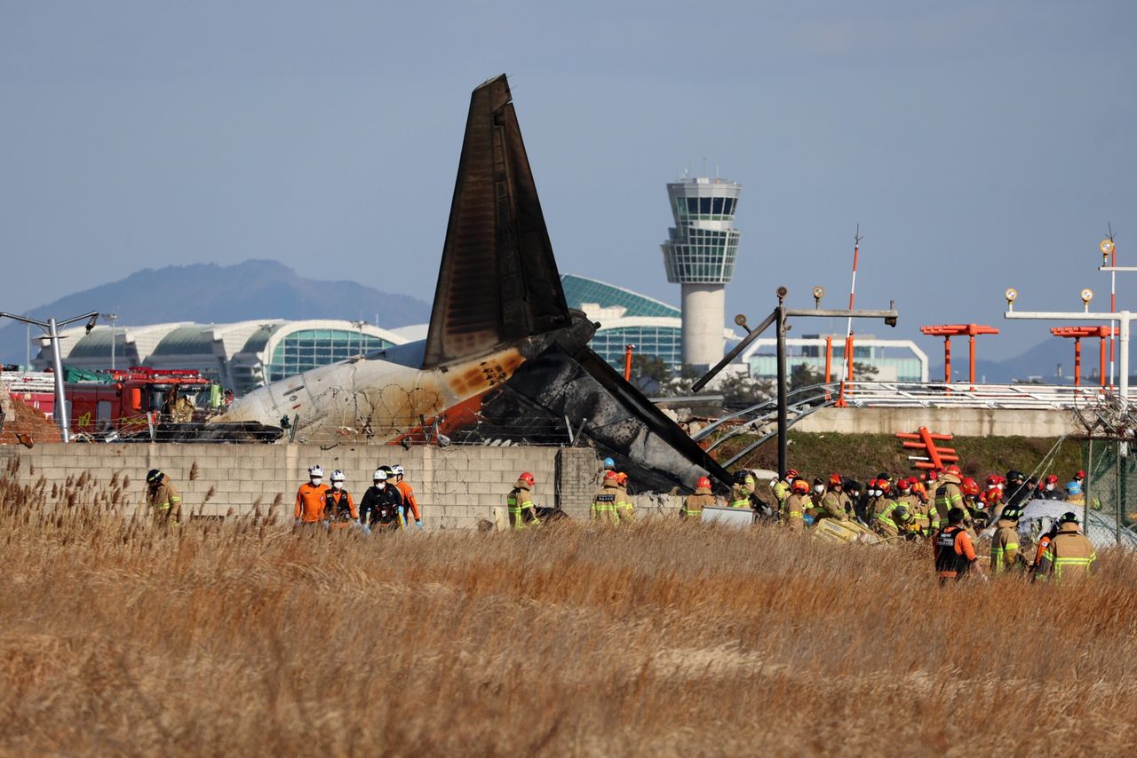 A Boeing 737 from Jeju Air went up in flames. Disaster at Muan airport.