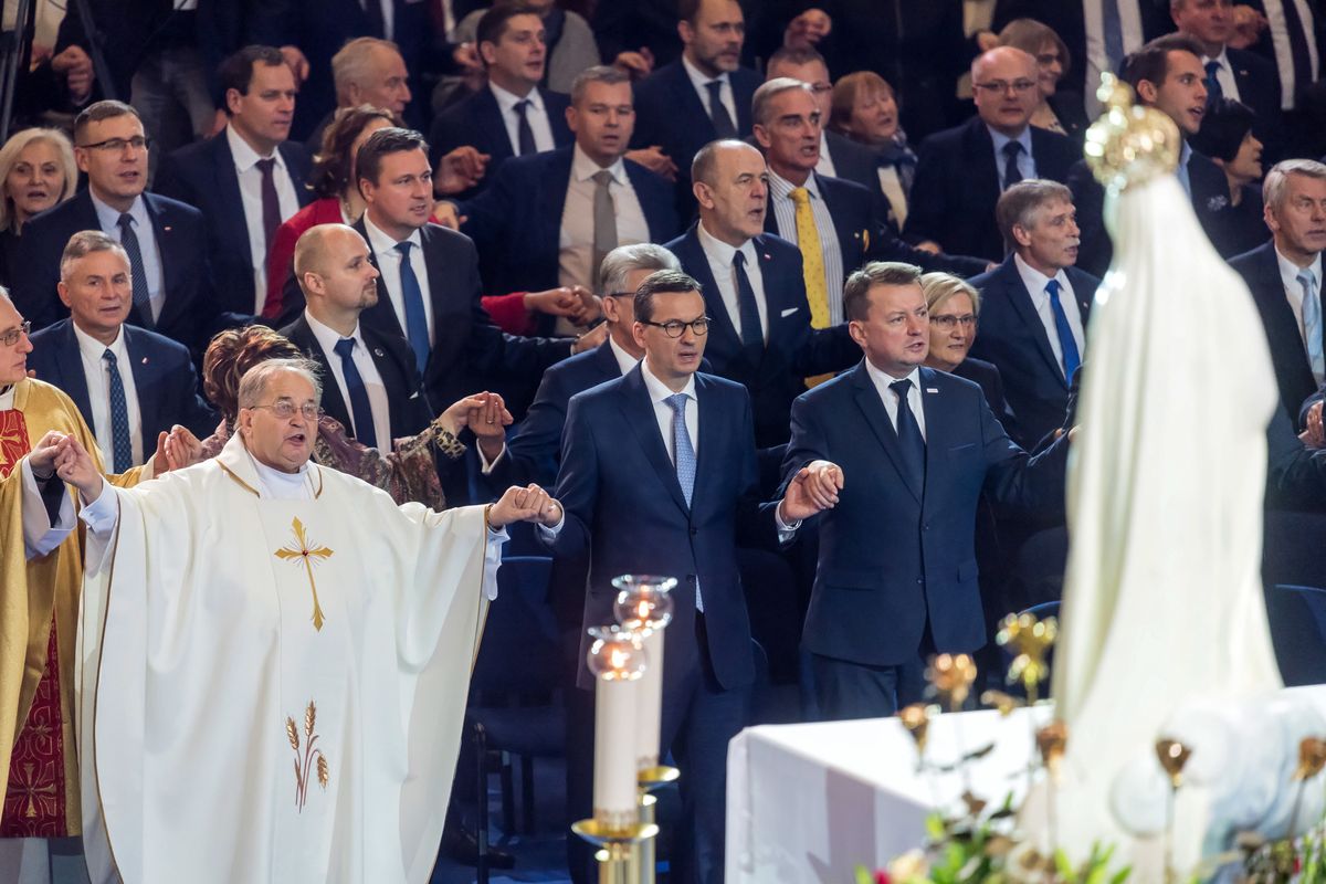  - Tylko dlatego, że ktoś łapie hostię podczas mszy świętej, czy fotografuje się z takim księdzem, który tak na prawdę jest przebranym biznesmenem, wcale nie oznacza, że to jest chrześcijaństwo - powiedział pastor, komentując stosunek rządzących Polską do uchodźców na granicy  