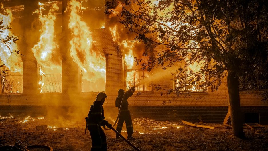 Rosjanie ostrzelali budynek mieszkalny w Mikołajowie. Zdjęcie ilustracyjne