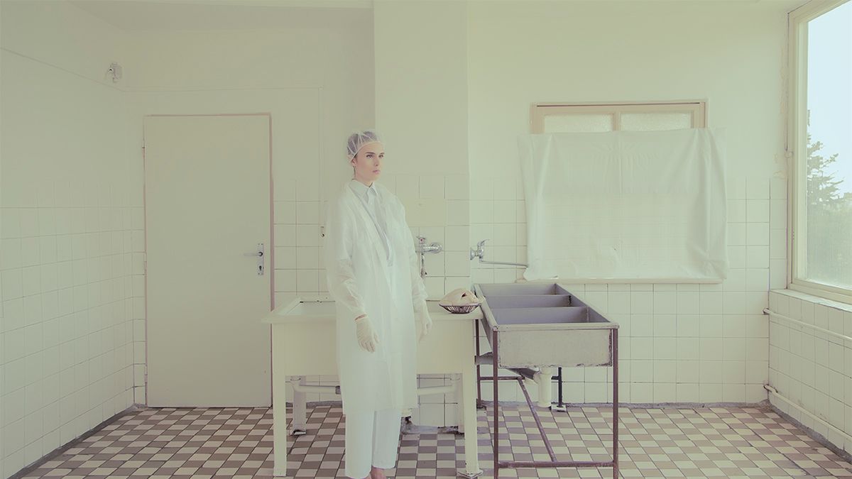 Pastelowa estetyka inspirowana  komunistyczną Czechosłowacją w projekcie "Plastic World" Márii Švarbovej 1