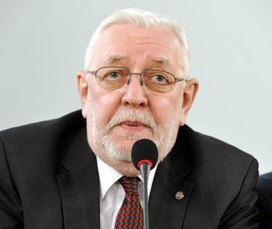 Były szef TK uniewinniony. Wcześniej skazano go za... złożenie kwiatów