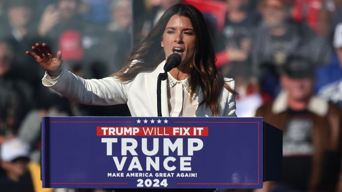 Getty Images / Michael M. Santiag / Na zdjęciu: Danica Patrick na wiecu Donalda Trumpa